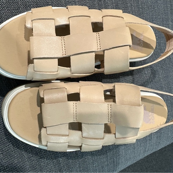 Sorel Tan Sandals with Woven Design - Picture 2 of 5